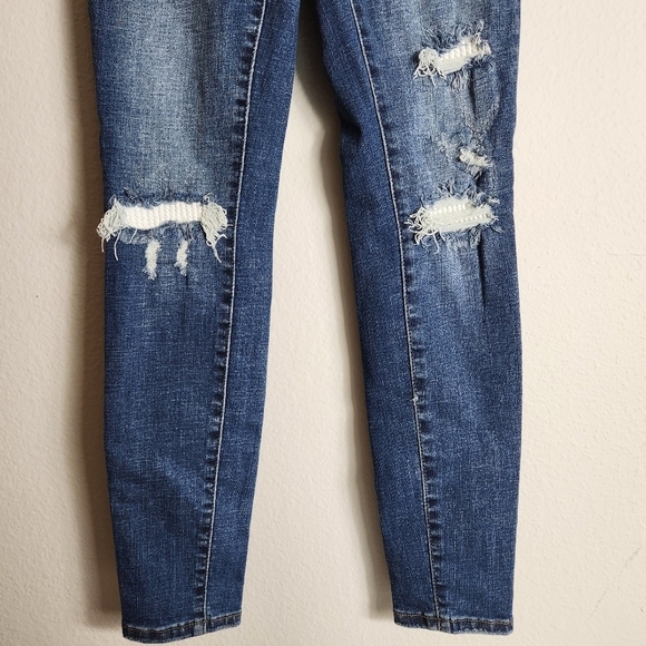 Judy Blue Mid Rise Medium Wash Skinny Jeans w/Thermal Patch Insert-Size 3/26 - Picture 3 of 8